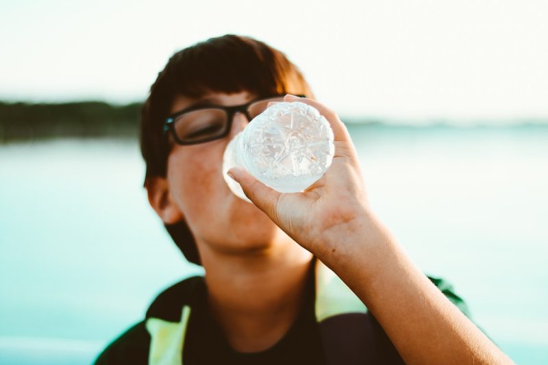 Energetisiertes Wasser aus der Flasche für unterwegs